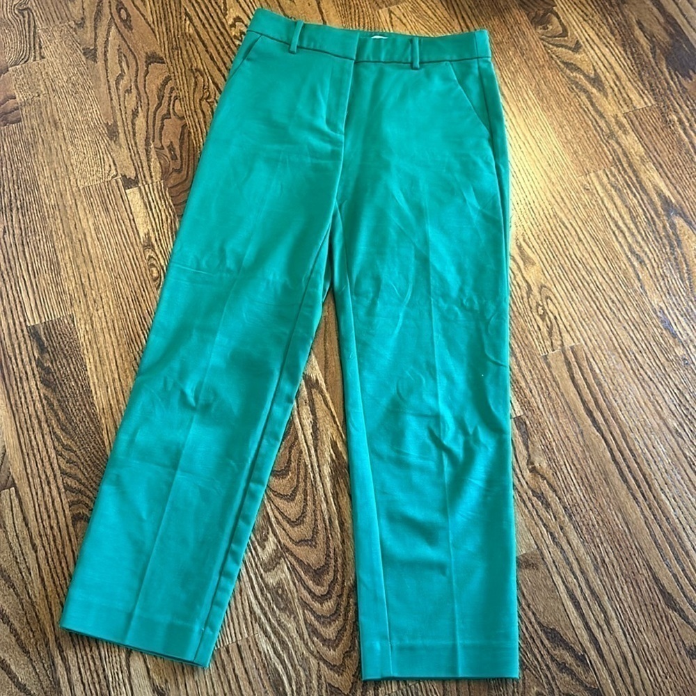 Kelly green Loft straight pants. Size 2. Great condition.